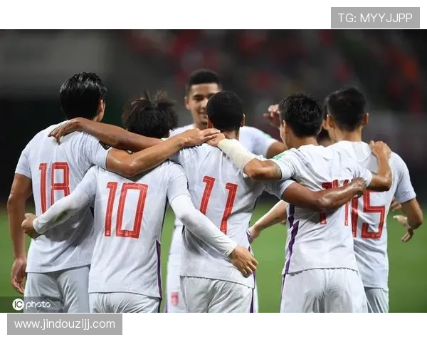 足球星尺子揭秘：如何用球场上的数据定制专属足球梦想